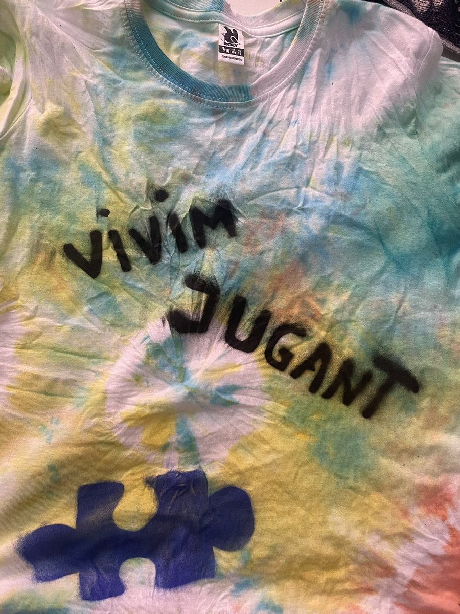 mireiahugas's tweet photo. Què us sembla @laboratorijocs quin lema més bonic que han escrit els infants i joves del casal de #Jafre? @ajjafre #VivimJugant https://t.co/70HYu1xSmn