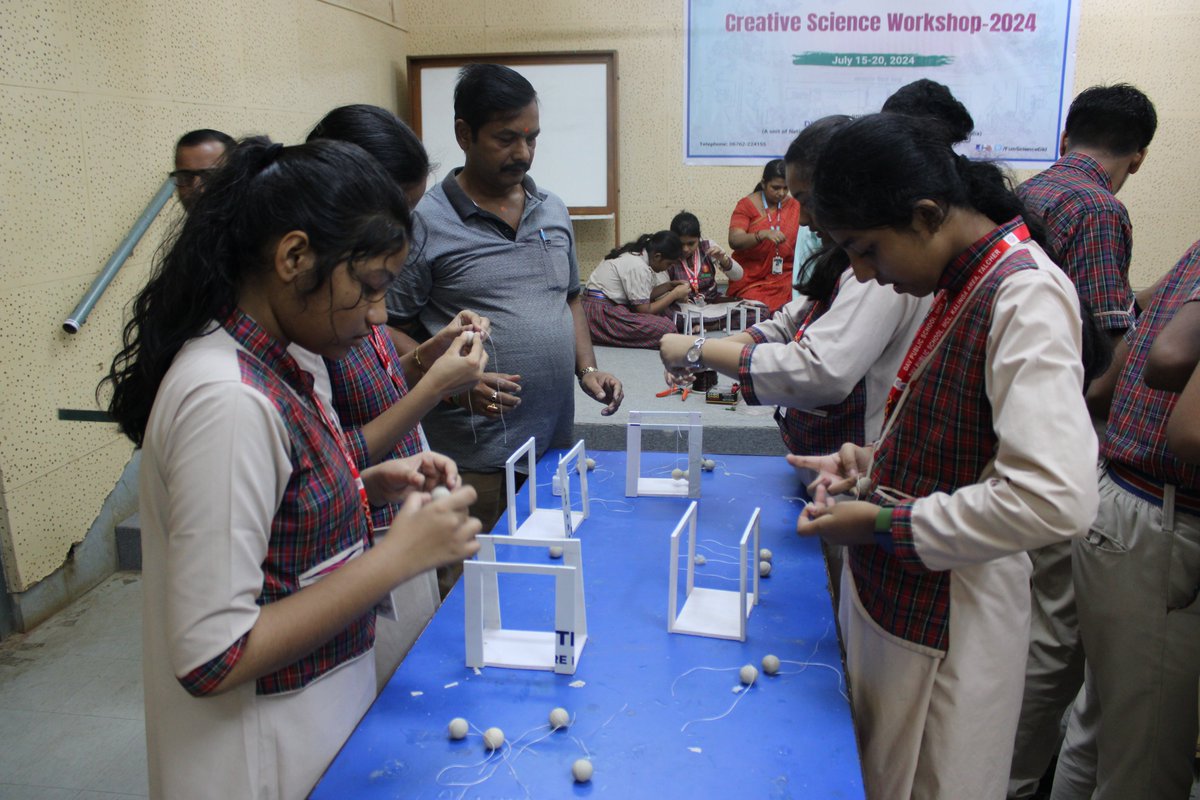 FunScienceDkl's tweet photo. @FunScienceDkl , a unit of@ncsmgoi organised Creative Science Workshop-2024 on theme 'Physics' in which 24 students from D.A.V. Public School, Kalinga Area, Talcher took part. #scienceworkshop #students #angul #dhenkanal #STEM https://t.co/MFC7zvmA78