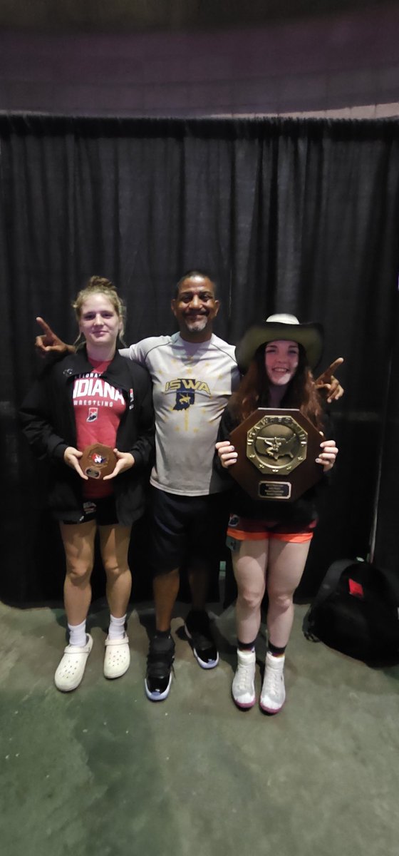 Congratulations to Heather Crull and Maddie Marsh ! Maddie got 4 th place at 136 lbs. Heather is your National Champion for the second year in a row at 106 lbs! Heather also outscored her opponents 51-0 and never made it out of the first period! Congratulations ladies🥇🐍