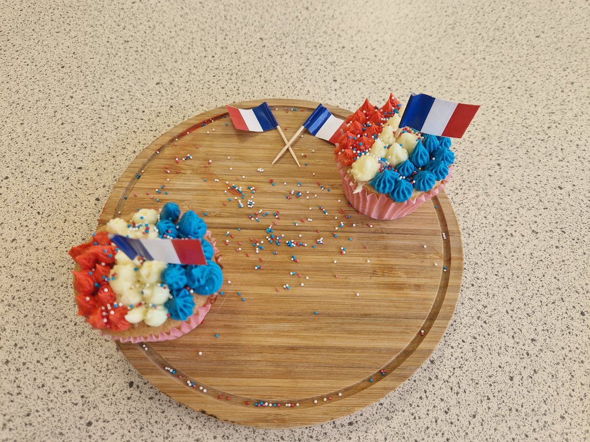 Today it's the turn of the juniors to cook - their brief was to make French Themed cupcakes (to fit with out Paris Olympic theme for Eisteddfod).
They look great and taste fab too!