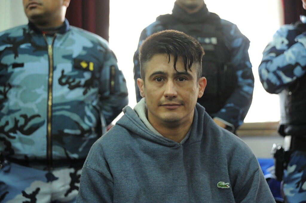 🇦🇷⚖️🏳️‍⚧️Continúa el juicio por Tehuel
📢Durante la tercera jornada el análisis de las llamadas telefónicas y otras pruebas, junto con los testimonios, complicaron a Ramos, acusado como autor de transhomicidio.

📲Nota completa:
agenciapresentes.org/2024/07/17/jui…
🖊️Escribe: <a href="/RosarioMarina_/">Rosario Marina</a>