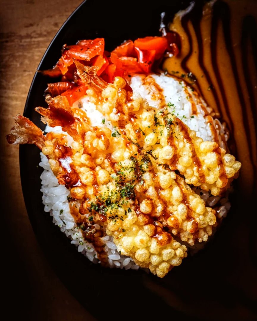 Craving something crispy and comforting? We got you covered. Out Ebi Katsu is crazy good. Crispy, sweet jumbo king prawns in a rich, fruity, tangy silky sauce, served with rice and fukujinzuke pickles 👌😍🍤🍚