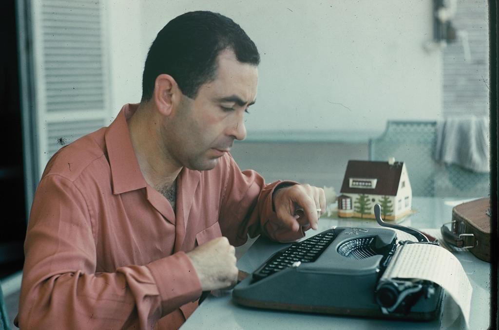 Metin Toker’in yarım kalan “ Gazeteci Olan Adamın Hikayesi” kitabını yakında okuyacağız. Bugün ölüm yıldönümünde sevgi ve özlemle anıyoruz.