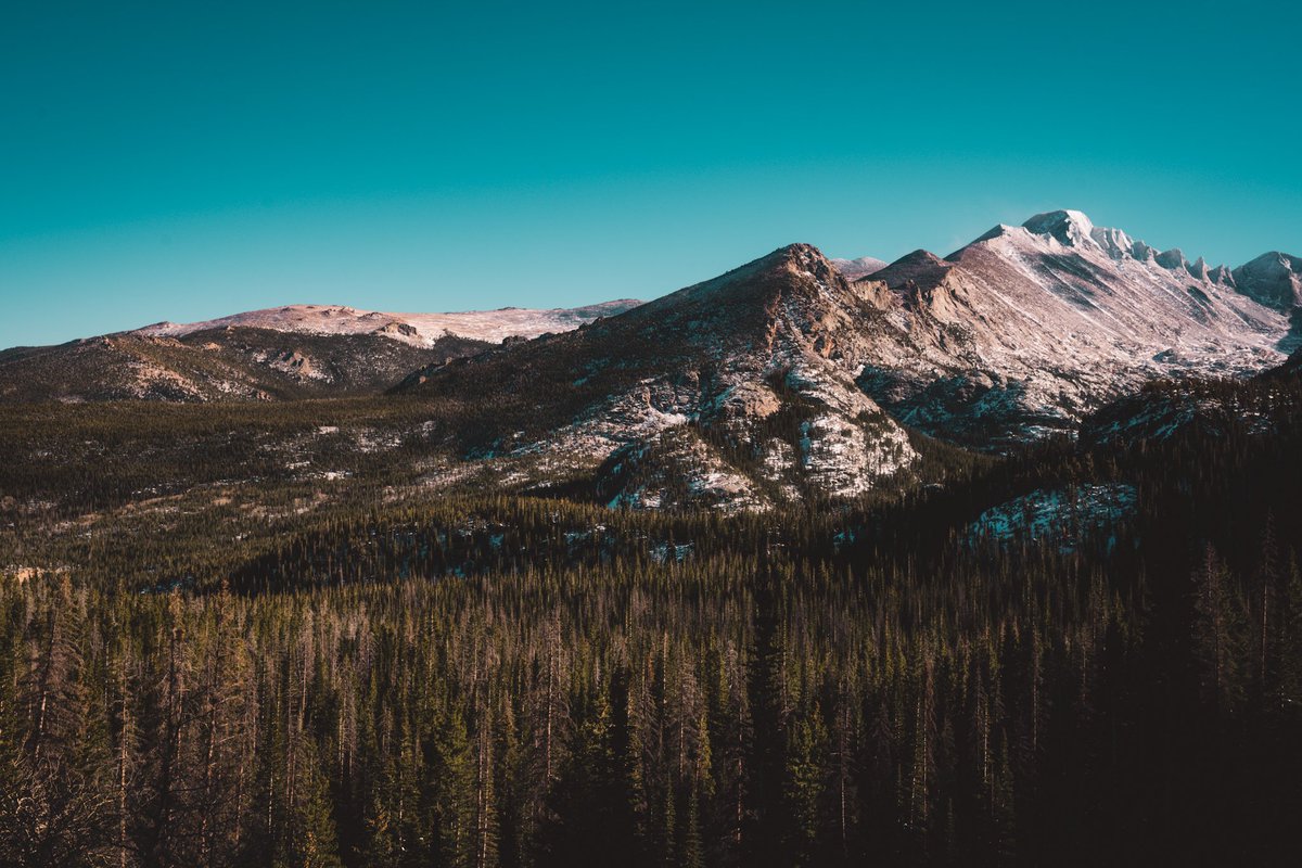 SimplyHook3d's tweet photo. Mountain views or beach views? I can never decide what I want #landscape #mountains #sunsets #natgeo #photooftheday https://t.co/KlttoiRkoB