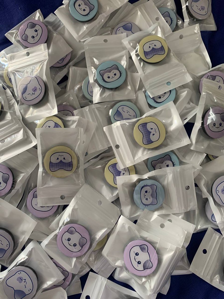 FantzyTwt's tweet image. Fan Support Project for B2B in Manila (#1)

Twinzy themed griptoks
🠺 1:1, lucky draw
🠺 No trades
🠺 Limited
🠺 Will distribute on the arena&apos;s waiting lobby (concert-goers only. this is my way of promoting the ticket sales &amp;amp; to avoid mobbing)

special thanks to the sponsors!