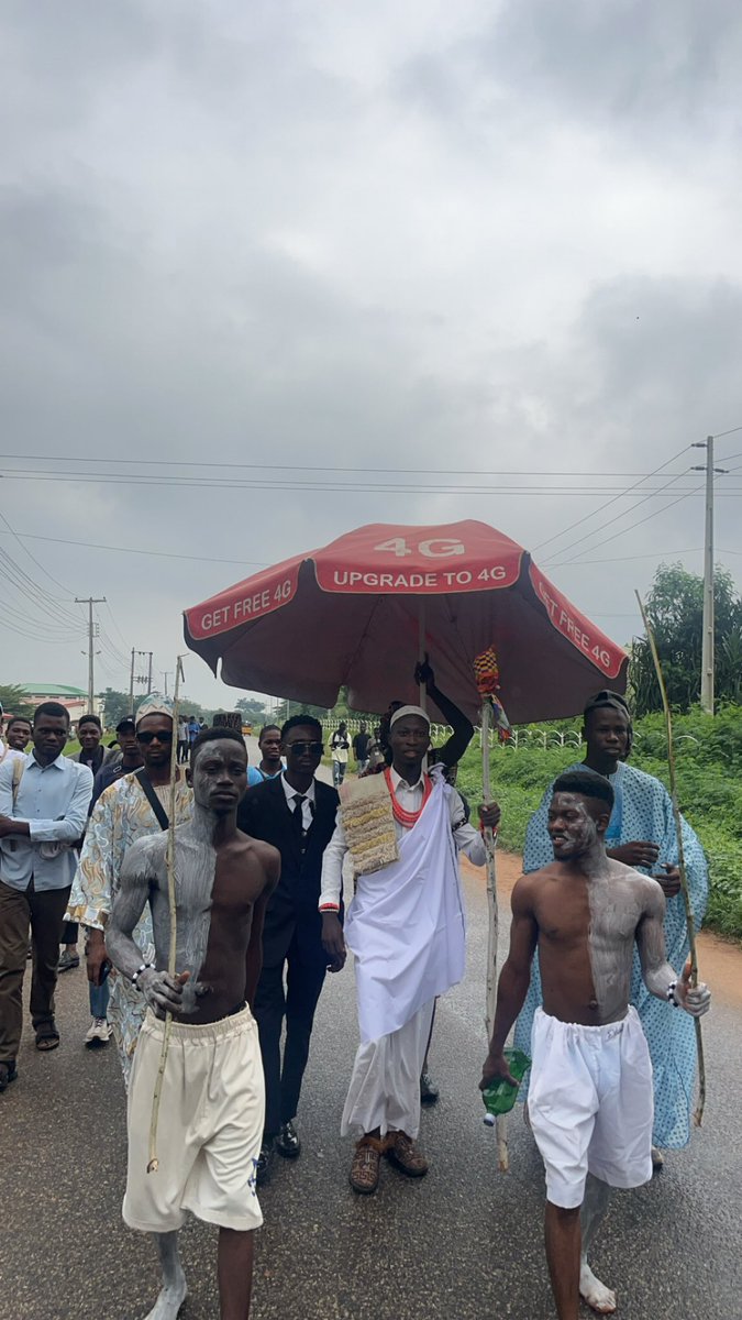 AbefeokinA's tweet photo. I have to let you know that the blue blood truly runs in my veins. Anywhere, any day, any time carrying (ile ife) up highly!!!  Ooni of Ife
#omoileife #omooba #FYBCostumeDay #OoniOfFUNAAB.  @OoniAdimulaIfe  @yabaleftonline @mufastundeednut @instablog9ja @GossipMillNaija https://t.co/qR6S4tyB6O