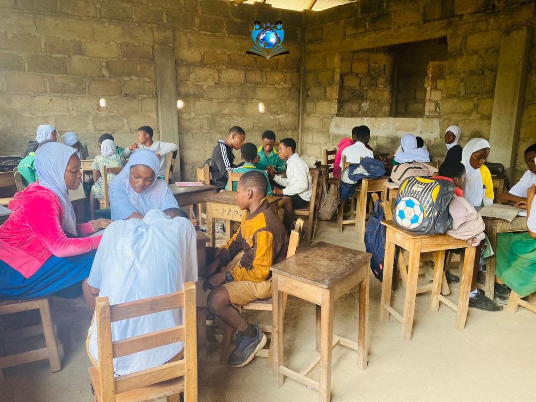 TebahEducation's tweet photo. Throwback to our July mentorship session at Holy Child JHS, where the amazing world of STEM education and the importance of women in STEM were explored. Young minds were empowered to shape the future! 📚✨
#tebaheducationalinitiative  #stemeducation #womeninstem #mentorship #tbt https://t.co/ApnqvCjOxB
