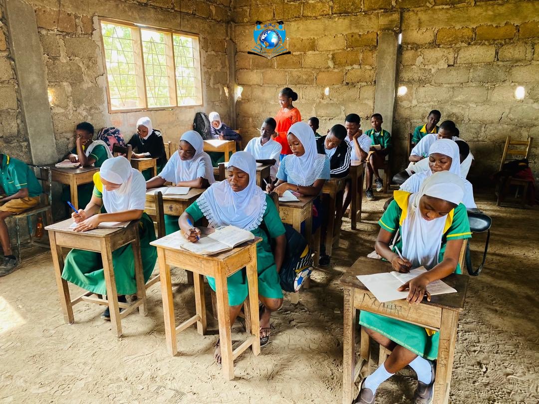TebahEducation's tweet photo. Throwback to our July mentorship session at Holy Child JHS, where the amazing world of STEM education and the importance of women in STEM were explored. Young minds were empowered to shape the future! 📚✨
#tebaheducationalinitiative  #stemeducation #womeninstem #mentorship #tbt https://t.co/ApnqvCjOxB