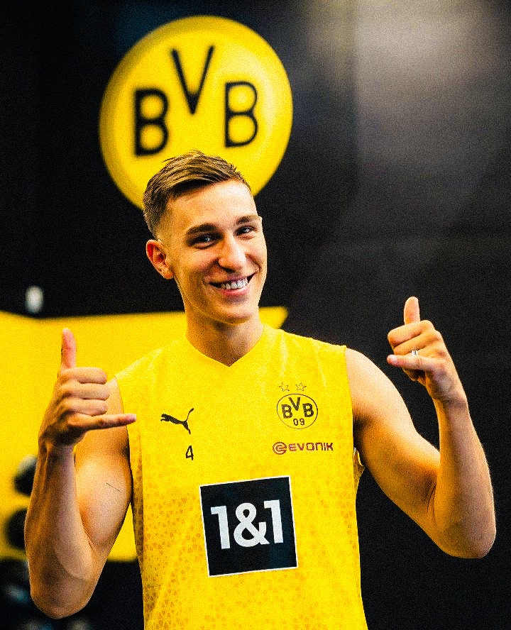 theMadridZone's tweet photo. 🚨 NEW: Juni Calafat &amp; his scouting team like Nico Schlotterbeck (24), they are monitoring him. @Rodra10_97 in @inakiangulo show 🇩🇪 https://t.co/gDbp6uHZwJ