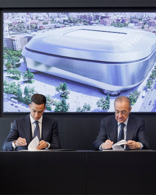 InformaRMD's tweet photo. 🚨 El #RealMadrid y @Lucasvazquez91 han acordado la ampliación del contrato por lo que el jugador queda vinculado al club hasta el 30 de junio de 2025.

Felicidades, #Cafucas!!!!!!!

#HalaMadrid #Madridistas #LucasVázquez2025 https://t.co/EzHJqYXzJ6