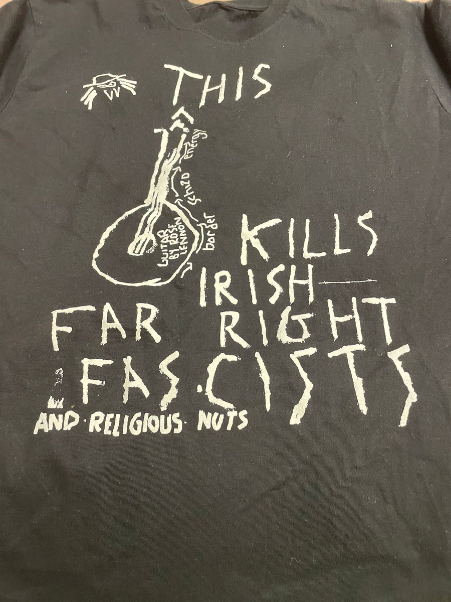 FREESTATENOVA's tweet image. Get yer t shirts on ,for a counter protest to "Dundalk says no"5 pm Sunday outside St Vincents school .We know they're not all swastikers but there'll be the odd Tommy heartthrob Robinson agent,or NF apostle and load of gurriers from Fingal + beyond ,waving the trike like kites .