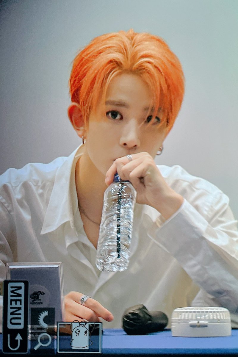 hourlylhs's tweet photo. #heeseung today 🧡 https://t.co/HD45S7npdw