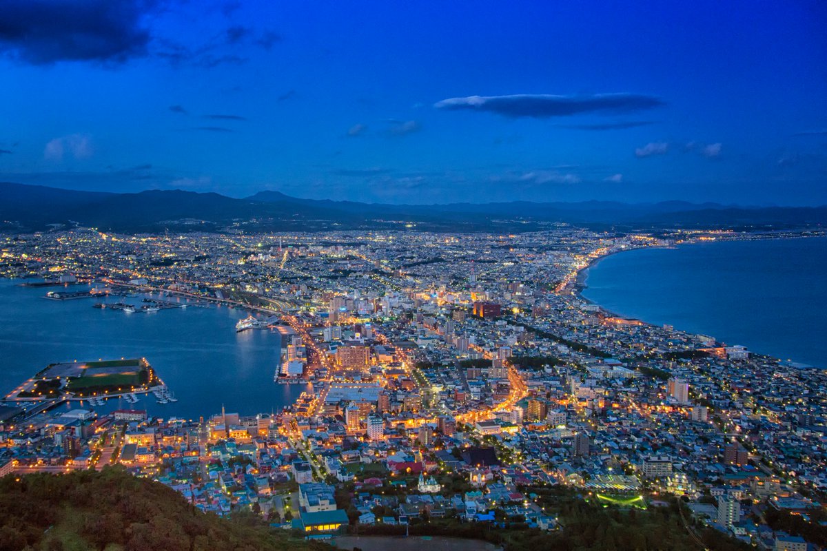 localBuddygo's tweet photo. Top 10 Non-tropical island around the world!            

#4

Discover Hokkaido, where you can ski in the winter, soak in hot springs, and savor the freshest seafood! 🎿♨️🍣 Did you know it's the second largest island in Japan? Use Local Buddy to explore this diverse island! 

Hokkaido is famous for its ski resorts, natural hot springs (onsen), and the stunning Shiretoko Peninsula. Summer offers beautiful flower fields, while winter is perfect for skiing and snow festivals. #Hokkaido #Japan #vacation #travel #localbuddy