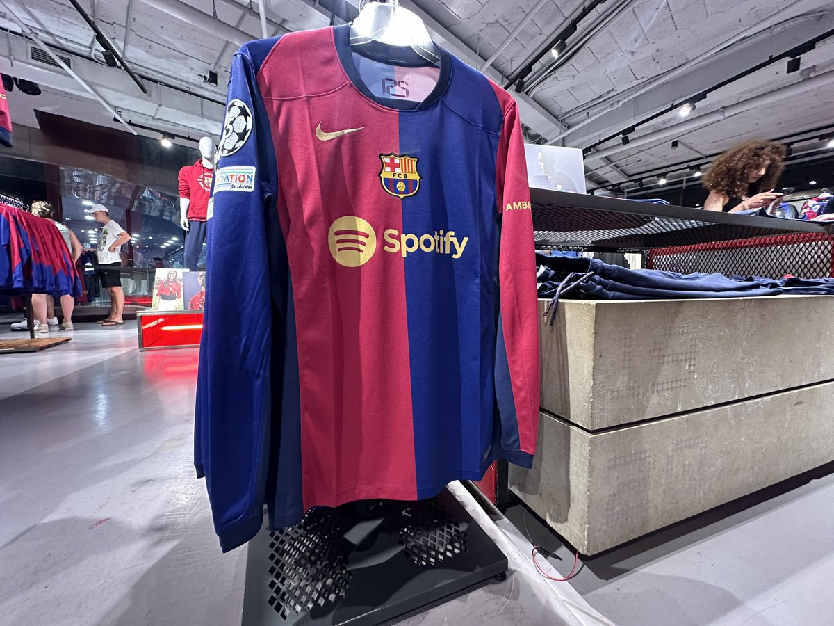 𝙐𝘾𝙇 𝙁𝘾 𝘽𝙖𝙧𝙘𝙚𝙡𝙤𝙣𝙖 𝙉𝙞𝙠𝙚 𝙎𝙩𝙖𝙙𝙞𝙪𝙢