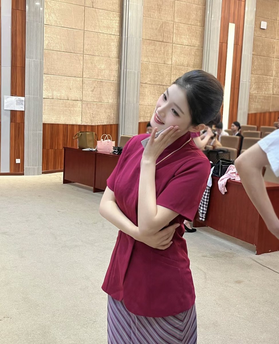 XfJ78156's tweet photo. 你不化妆是天生丽质，化了妆是仙女下凡 https://t.co/NGFwBtGWDE