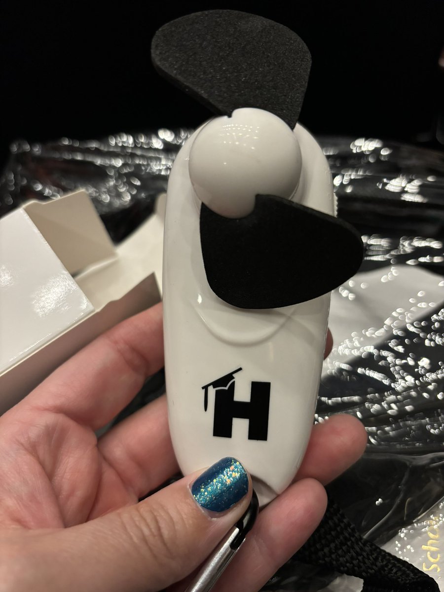 MsAErickson's tweet photo. Whoever decided to put these in the welcome bags needs a raise! #edlaunch #hcs #educatorlaunch https://t.co/2JMbZfHcUN