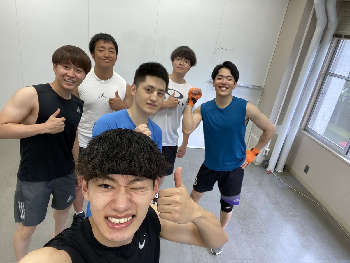 お疲れ様です！！
先週の木曜日で無事に今学期の活動を終えることができました！！
最後の活動ではHSBの創設者も混ざって練習し、有意義な時間を過ごすことができました☺️
改めて今学期もありがとうございました🥊🔥
また、秋学期も毎週活動していく予定なので興味ある方お待ちしおります🙌