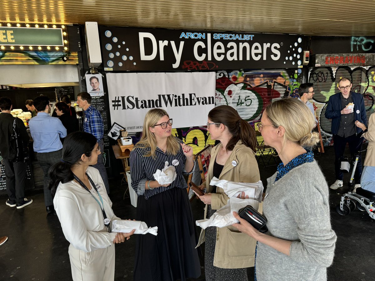 grainnemcc's tweet photo. From the Evan burger to the Evan falafel, we continue to stand with our brilliant colleague in every way possible. Thank you Sofian and everyone at All That Falafel for standing so fiercely with him too. We can’t wait for Evan to have one. #IStandWithEvan #CookForEvan @WSJ https://t.co/QnCn6fB1Rc