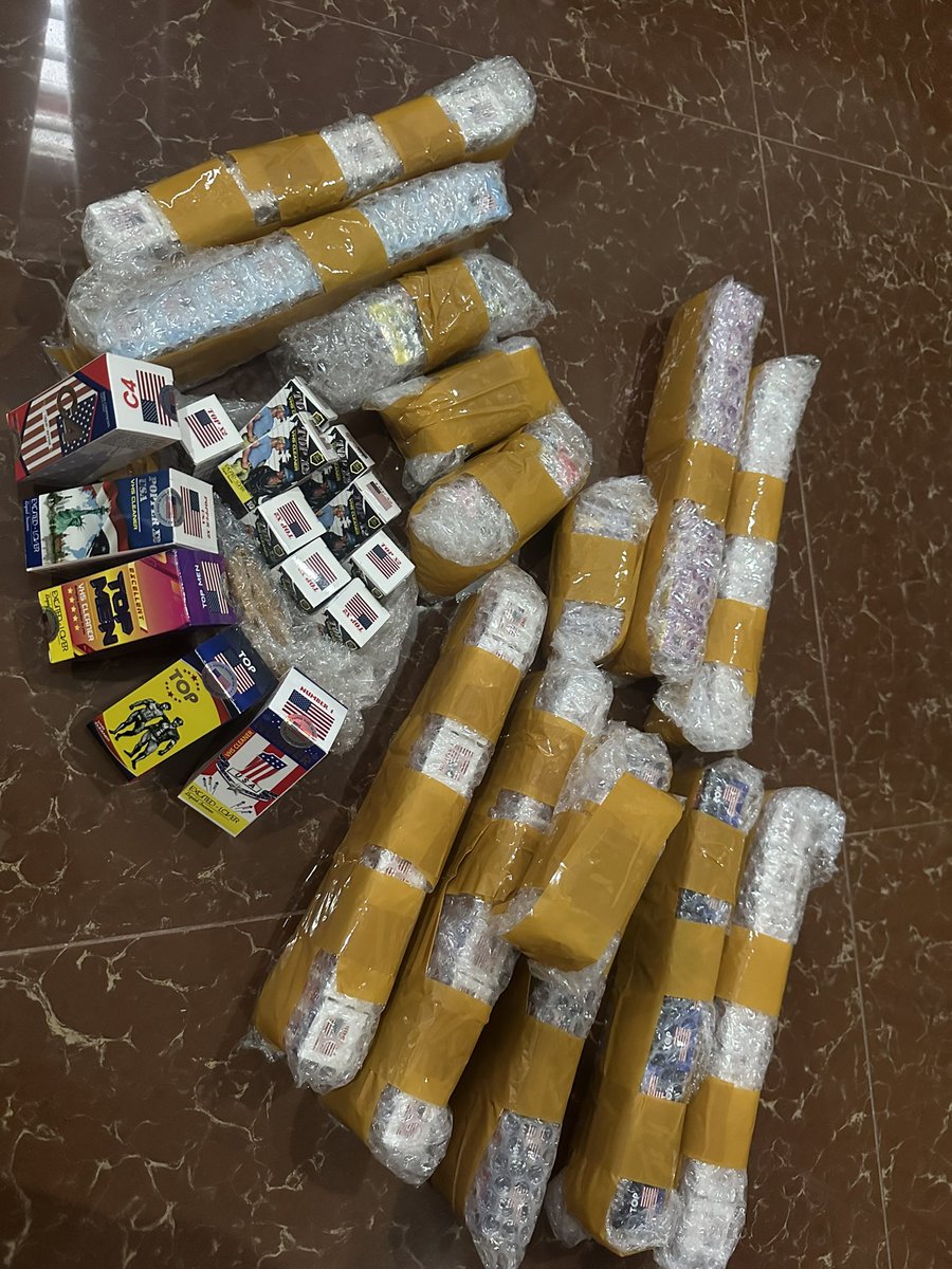 AlexLouis81's tweet photo. ប៉ុបពើអាមេរិក Best quality USA product 🇺🇸  ប្រើមិនឈឺក្បាល មិនដំបៅច្រមុះ ជំនួយអារម្មណ៍រោលរាល លិង្គរឹងខ្លាំង វ៉ៃបានយូ ខ្លាំងដូចរមាស 🦏 
Inbox or telegram @alexlouis81

លក់ទាំងដុំ និងលក់រាយ

ចង់រក bottom ក្មេងៗរកគេ ចង់បាន bottom មានបទពិសោធន៍មករកខ្ញុំបាន តែកុំភ្ល���ច $$$

តួប្រុសក៏មានដែរ $$$ បើចាប់អារម្មណ៍ឆាតតាមតេឡេក្រាម