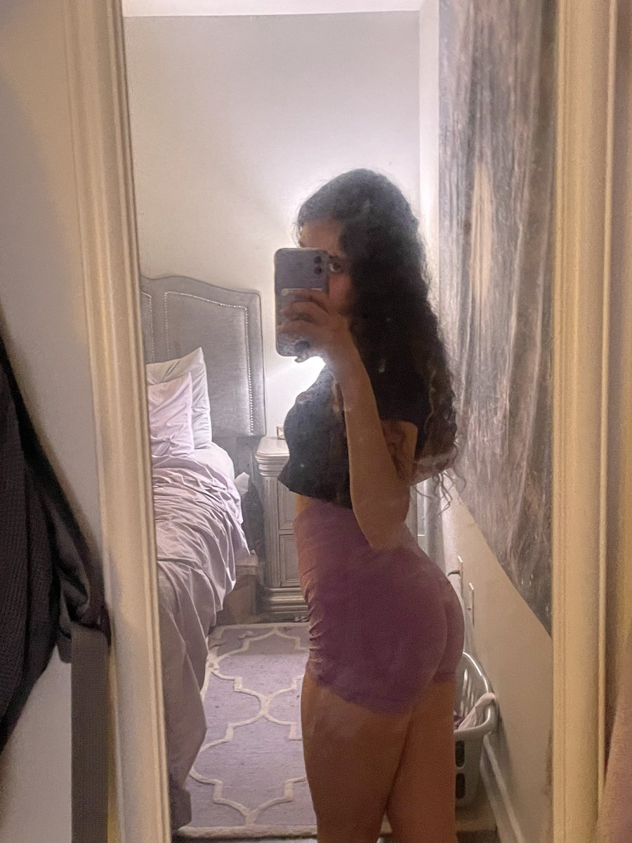 slimxjadey's tweet photo. Good morning betas. which one of you would lick my mirror clean, be honest 😛 https://t.co/zGFTPiU7k8