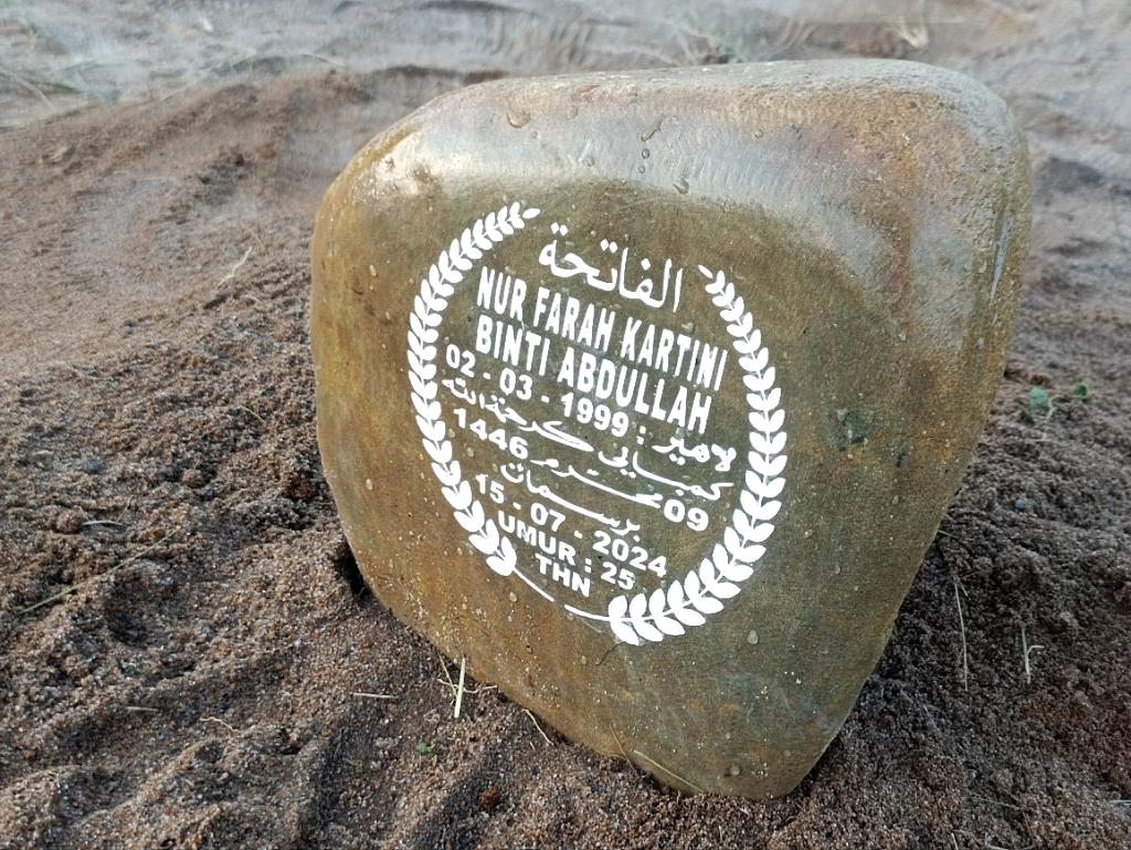 Marchfoward's tweet photo. AL FATIHAH 

NUR FARAH KARTINI BINTI ABDULLAH 

SEMOGA ROHNYA DITEMPATKAN DALAM KALANGAN ORANG ORANG BERIMAN DAN DICUCURI RAHMAT ALLAH SWT

KITA BERHARAP AGAR PDRM DAN PIHAK MAHKAMAH DAPAT MEMBERI HUKUMAN SETIMPAL UNTUK PEMBUNUHNYA DAN MOGA KEADILAN DAPAT DITEGAKKAN https://t.co/dqDYz97g6R