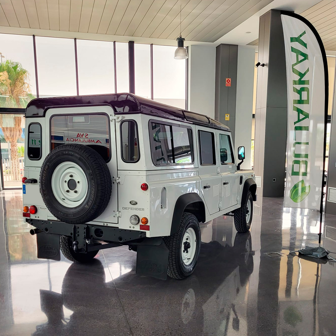 Este Land Rover Defender 🚙 es uno de los muchos vehículos de ocasión que podéis encontrar en Bujarkay 🍃. Ya disponible en nuestra exposición✨

¿Interesado en otro vehículo de ocasión? ¡Contacta ya con nuestro departamento de ventas!🙋🏻‍♂️

📞953 72 11 11
🌐bujarkay.com