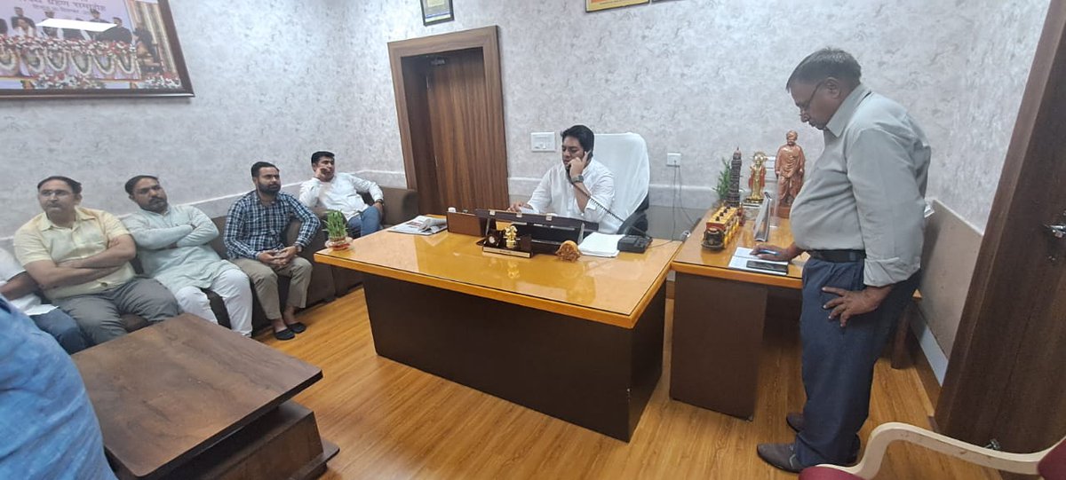 आज रेसला के साथियों के साथ श्री <a href="/AvinashGehlot_/">Avinash Gehlot</a> जी कैबिनेट मंत्री सामाजिक न्याय एवं अधिकारिता विभाग राजस्थान सरकार से शिष्टांचार भेंट की...