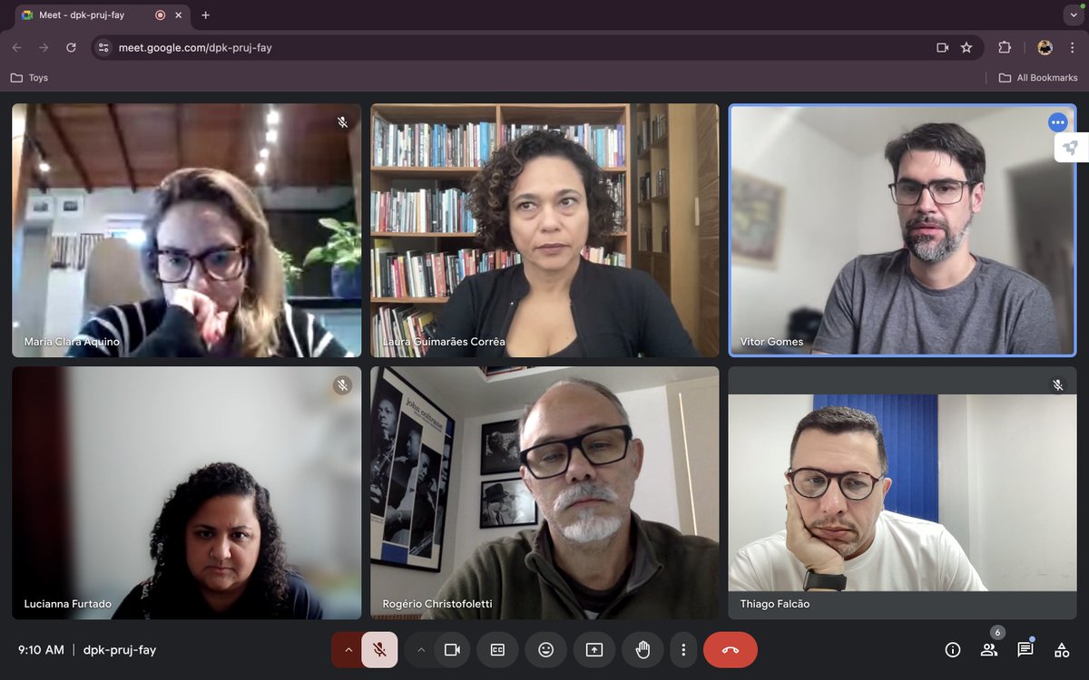 Nada como uma reunião com esse povo lindo pra começar bem o dia. 

(Comissão Editorial da E-Compós)