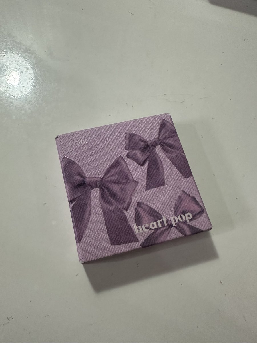 2ndhandrainbow's tweet photo. ส่งต่อบลัช Etude Heart Pop Blusher สี Aurora Chandelier ตี98% ลองใช้ไป 2 ครั้ง ไม่ค่อยชอบ🥹 หมดอายุ2026 ส่งต่อ 150 รวมส่ง อยากปล่อยค่า #ส่งต่อคสอ #ส่งต่อสกินแคร์ #ส่งต่อเครื���องสําอาง #ส่งต่อลิป #ส่งต่อบลัช #ETUDETH #ส่งต่อเครื่องสําอางมือสอง #etudethailand https://t.co/aaMSpcg2wT