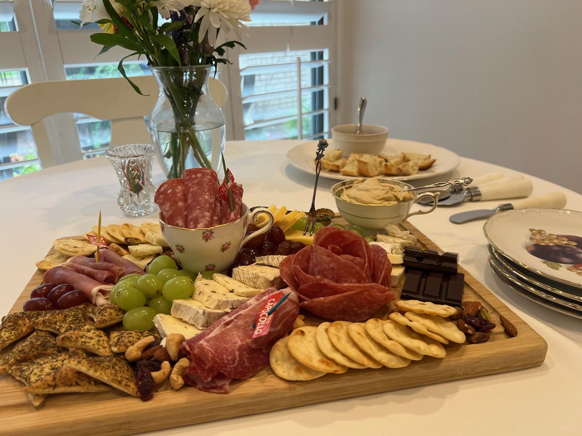 barbsteashop's tweet photo. Charcuter-tea! Teacups and teaspoons add a delightful touch to charcuterie boards! Barb's Tea Shop https://t.co/g4YLNp0FPZ https://t.co/ogJwSTKfQ1