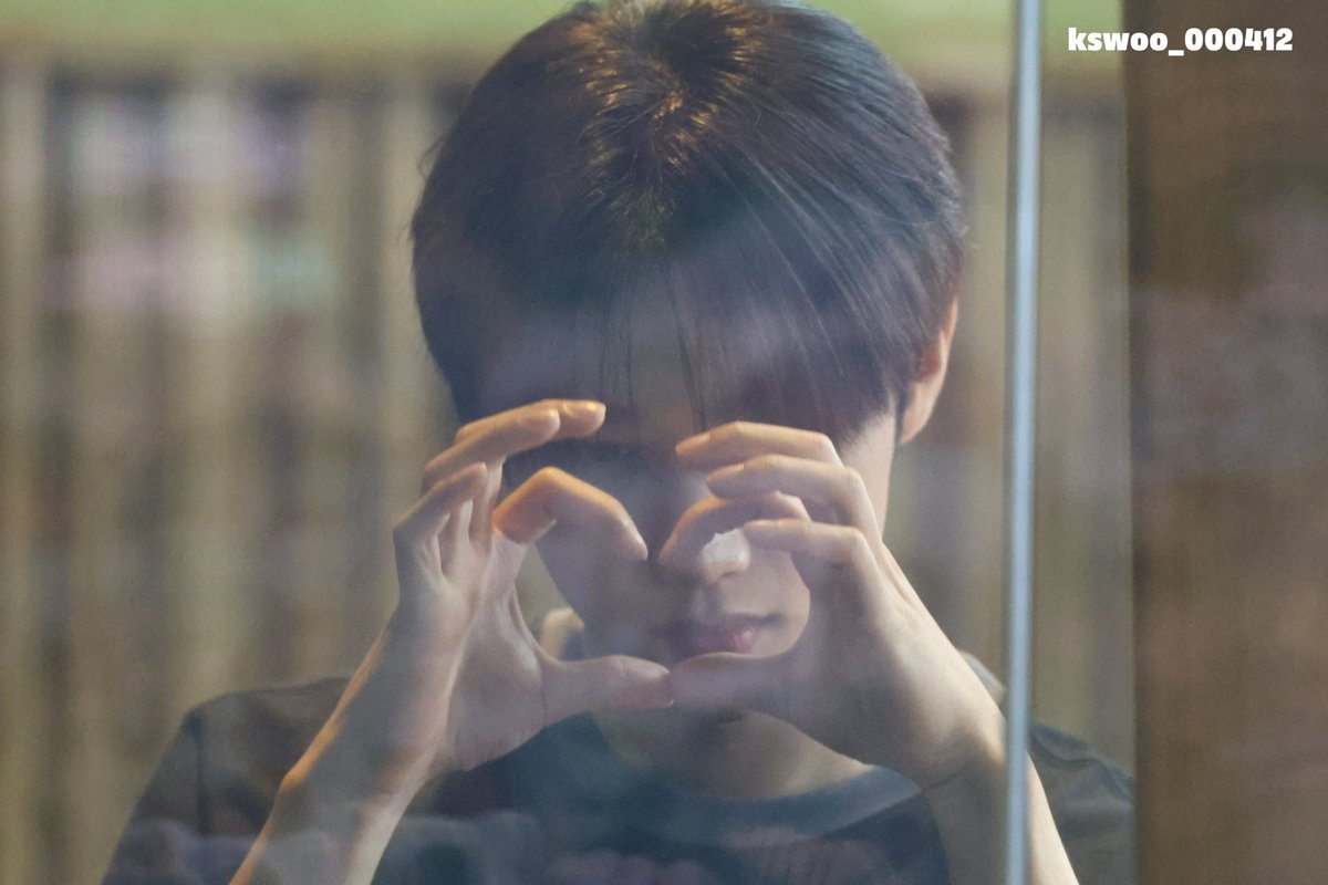 luvssunu's tweet photo. 240717 아이돌라디오 아돌라 #선우

선우의 하트가 만들어지는 과정

#더보이즈 #THEBOYZ #TBZ 
#선우 #SUNWOO
