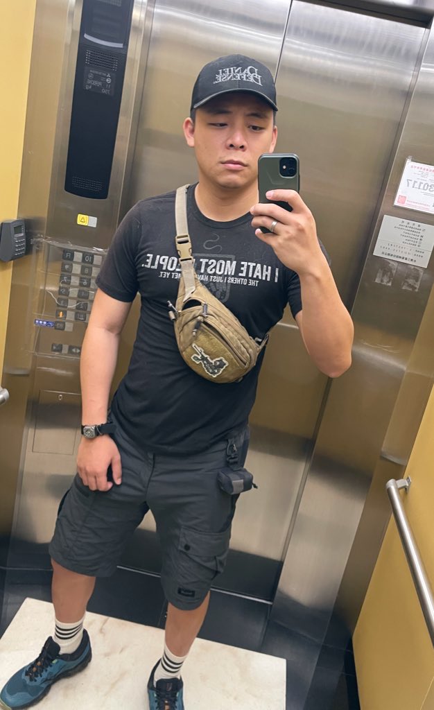 越來越不擅長約人出去
於是在要求別人約我出去的舒適圈裡
越陷越深XD
