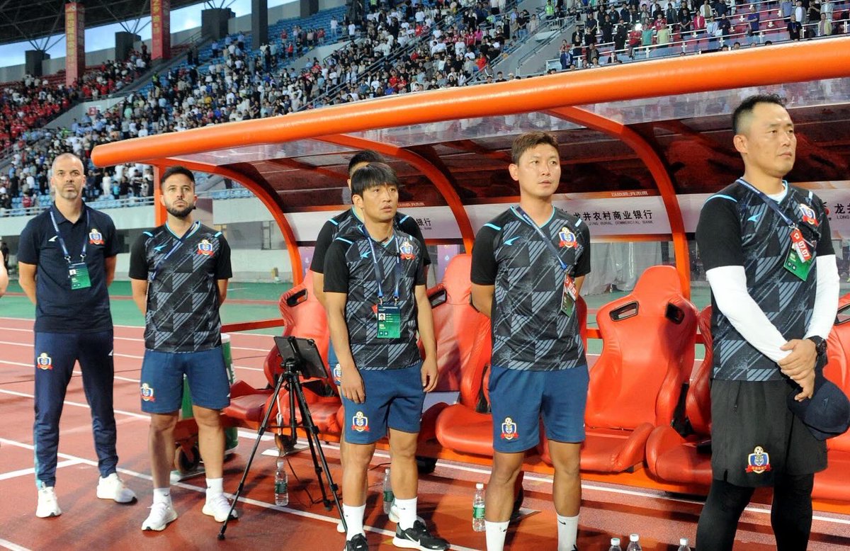 19jacinto91's tweet photo. On the way ⚽️ #China #Yanbian #football https://t.co/AJINLbKsNF