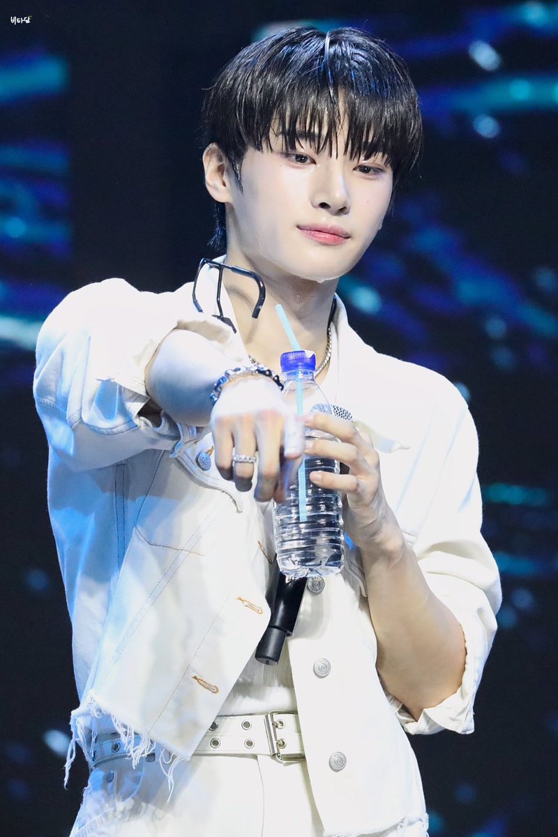 비타담 tweet media