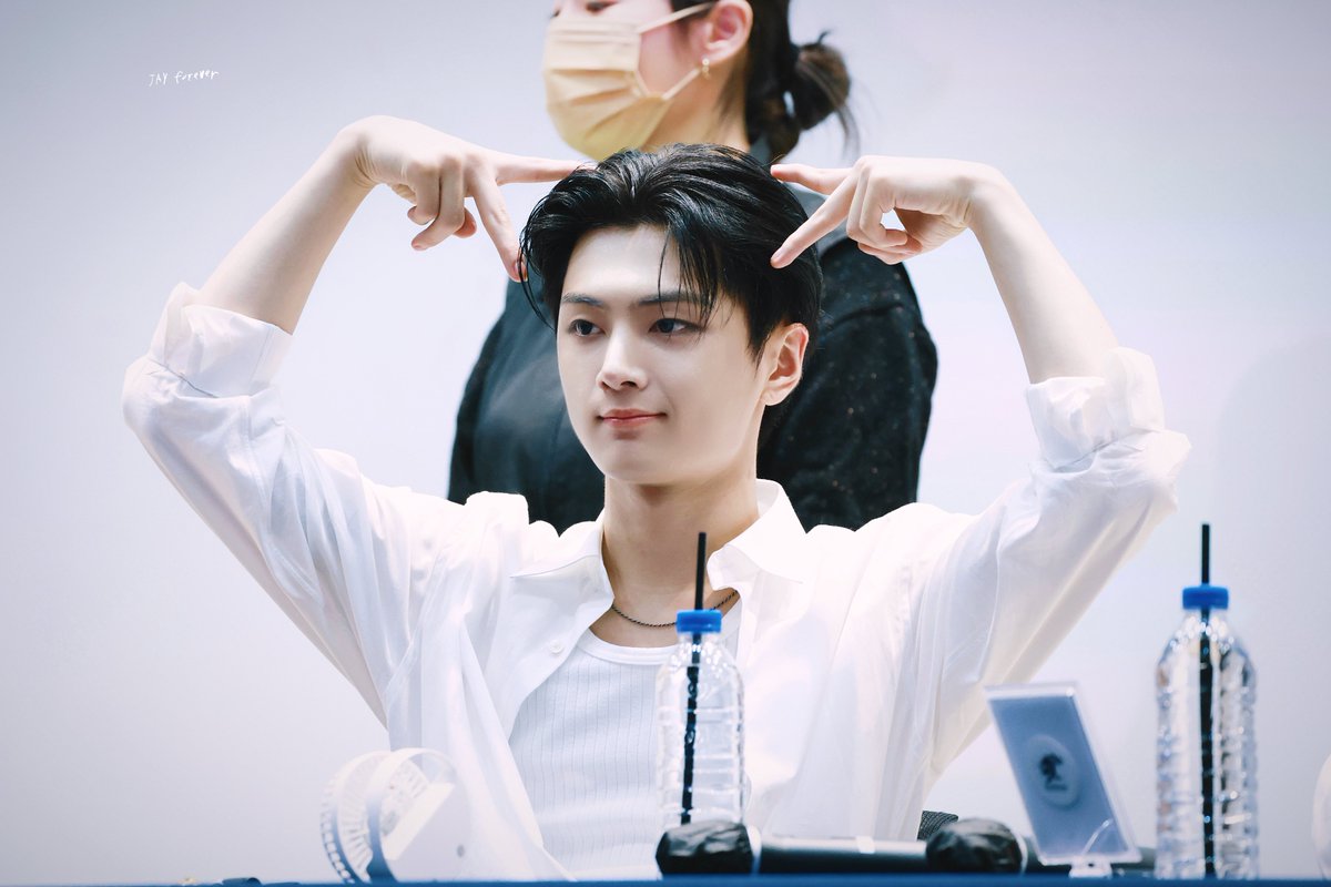 jayforever_02's tweet photo. 240718 Yes24 Fansign
.
.
.
#JAYalways
#JAY #제이 #종성 #ジェイ
#엔하이픈 #ENHYPEN #エンハイプン https://t.co/HPlqtKtB8Q