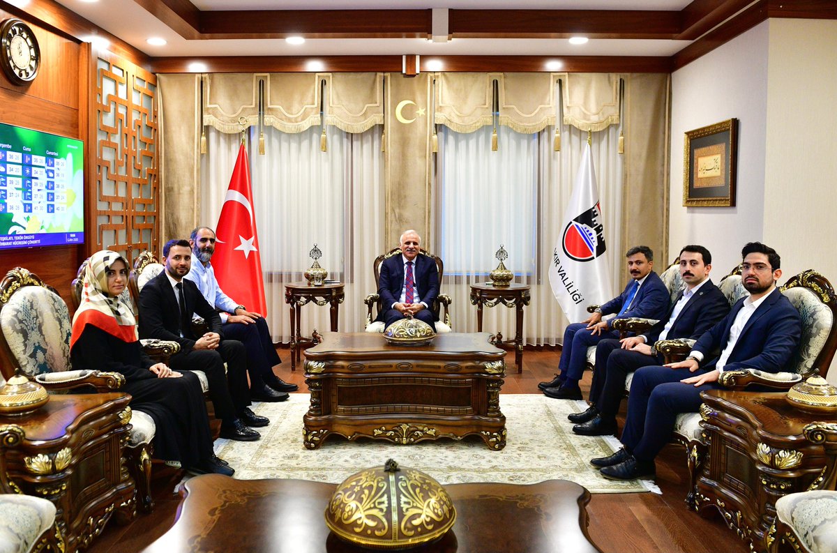 dbakirvalilik's tweet photo. Türkiye Gençlik Vakfı (TÜGVA) #Diyarbakır İl Temsilcisi Ömer Buğday ve beraberindeki heyet,

Valimiz Murat Zorluoğlu'na hayırlı olsun ziyaretinde bulundu.

@vali_zorluoglu 
@tugvadiyarbakir https://t.co/IzSwvTBaj6