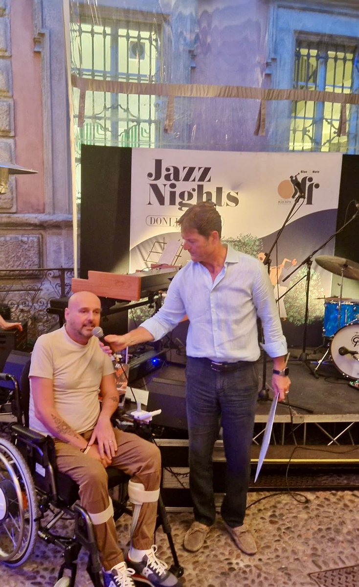 feelmoreIT's tweet photo. Solidarietà per SLAFOOD con il Presidente Davide Rafanelli ieri sera al Don Lisander a Milano. Un grazie di cuore a Stefano Marazzato splendido Patron del Don Lisander  per la sua amicizia e sensibilità, al BlueNote per l’organizzazione perfetta e allo chef Massimo Moroni 🙏🙏🙏 https://t.co/CU3DQ2Qvm0