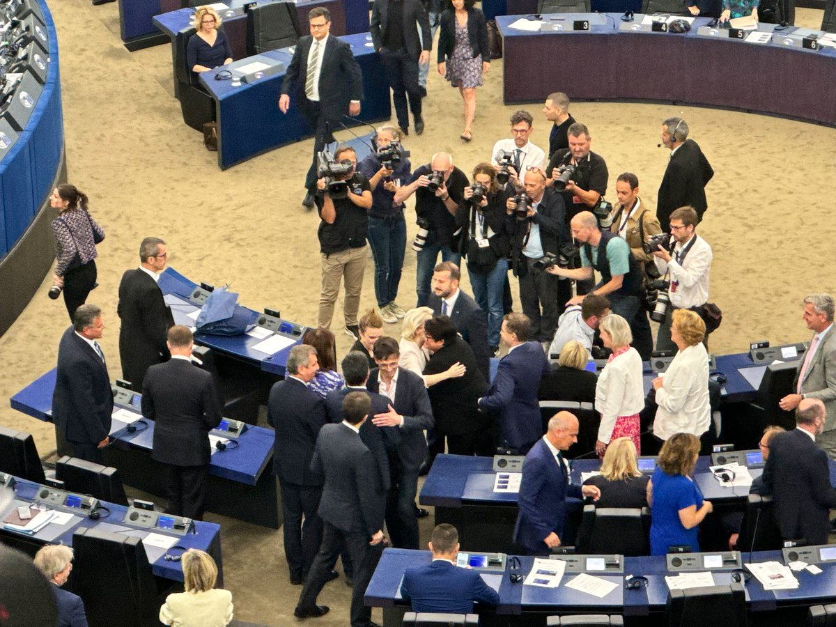 DIGITALEUROPE's tweet photo. 📹 The moment @vonderleyen has been elected as @EU_Commission president.

🎉 We congratulate her &amp; are ready to cooperate in the next five years to make the 🇪🇺 #aDigitalpowerhouse.

Let’s become more competitive. Let’s lead in #AI &amp; semiconductors. Let’s help companies go big 🤝. https://t.co/kq9vc2uXfn