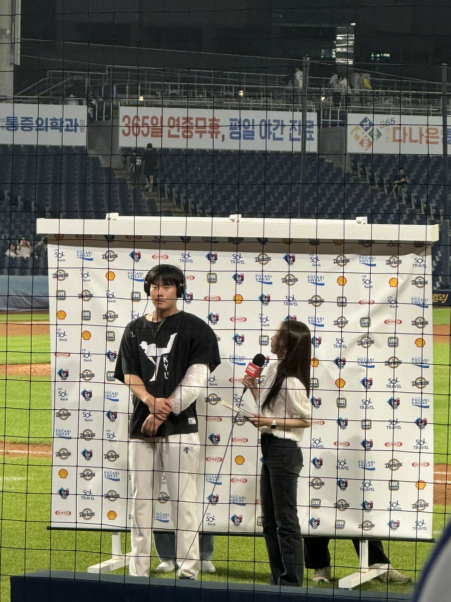 b_jqbp's tweet photo. 영규 덩치두배됨 https://t.co/crwHgzB4NM