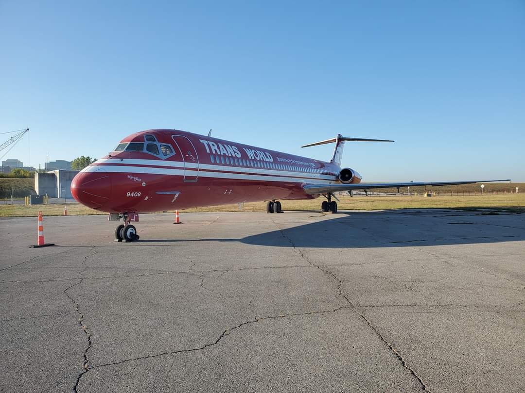 90B717's tweet photo. Jet fuel smell in the morning https://t.co/sWaXQn0Uph