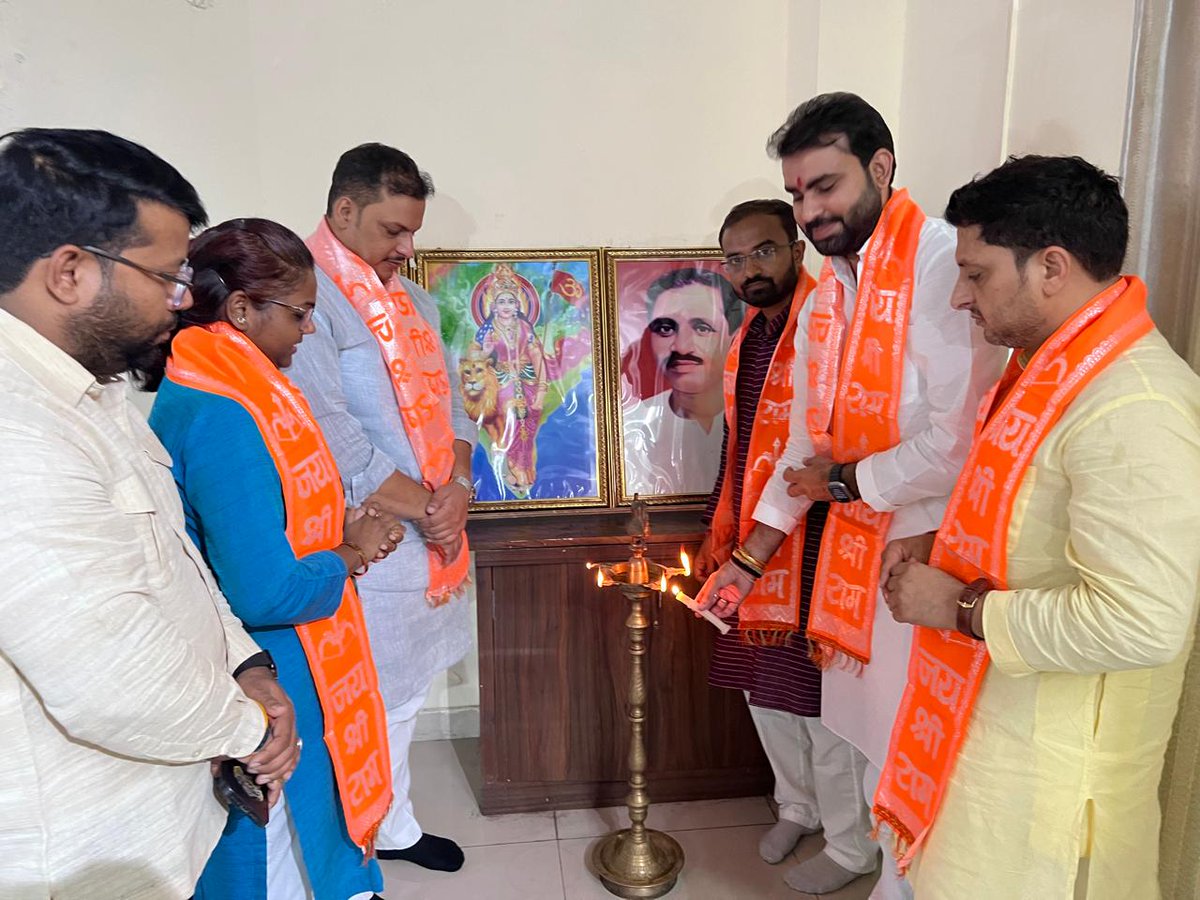 PranshuDutt's tweet photo. आज भाजपा क्षेत्रीय कार्यालय मेरठ में आगामी कार्यक्रम 'कारगिल विजय दिवस' के निमित्त युवा मोर्चा पश्चिम क्षेत्र की बैठक को संबोधित किया। https://t.co/crOaC97bxz