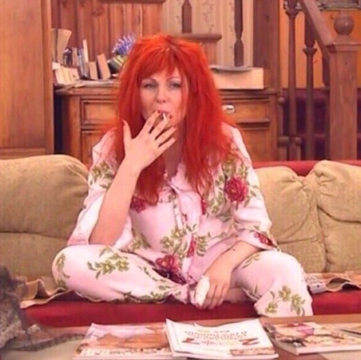 Когда выкладываешь фотку и добавляешь песню гламур, а в реальной жизни сидишь с таким вайбом