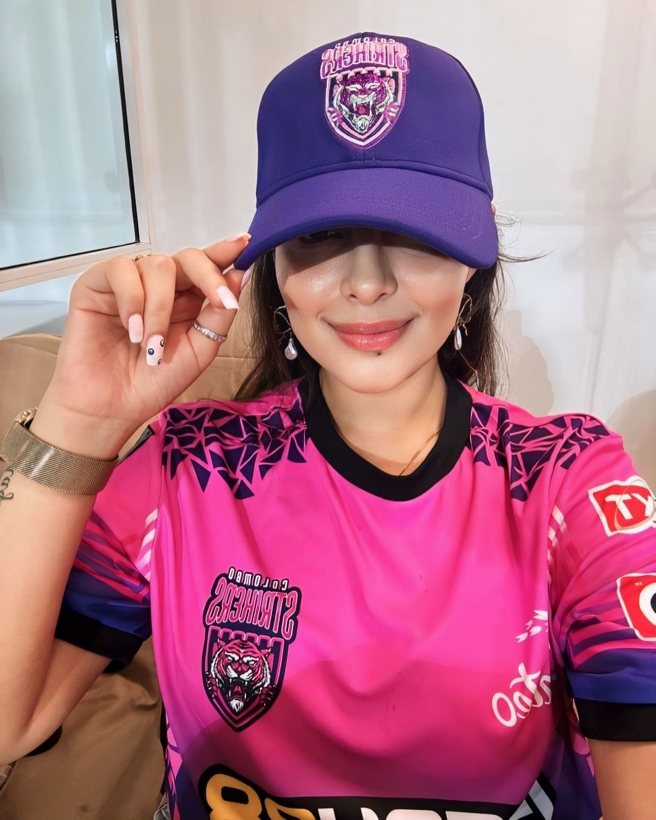 GSxUYVnbYAAB3pB?format=jpg&name=large