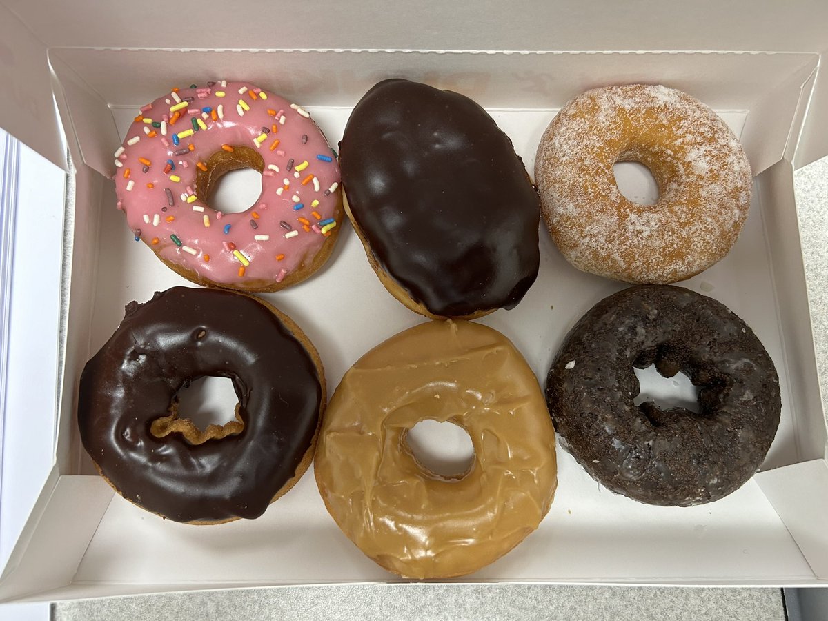 5 weeks of summer school down, 1 to go. Students are ready for today’s donut trivia. Stakes are high 🍩 🍩🍩