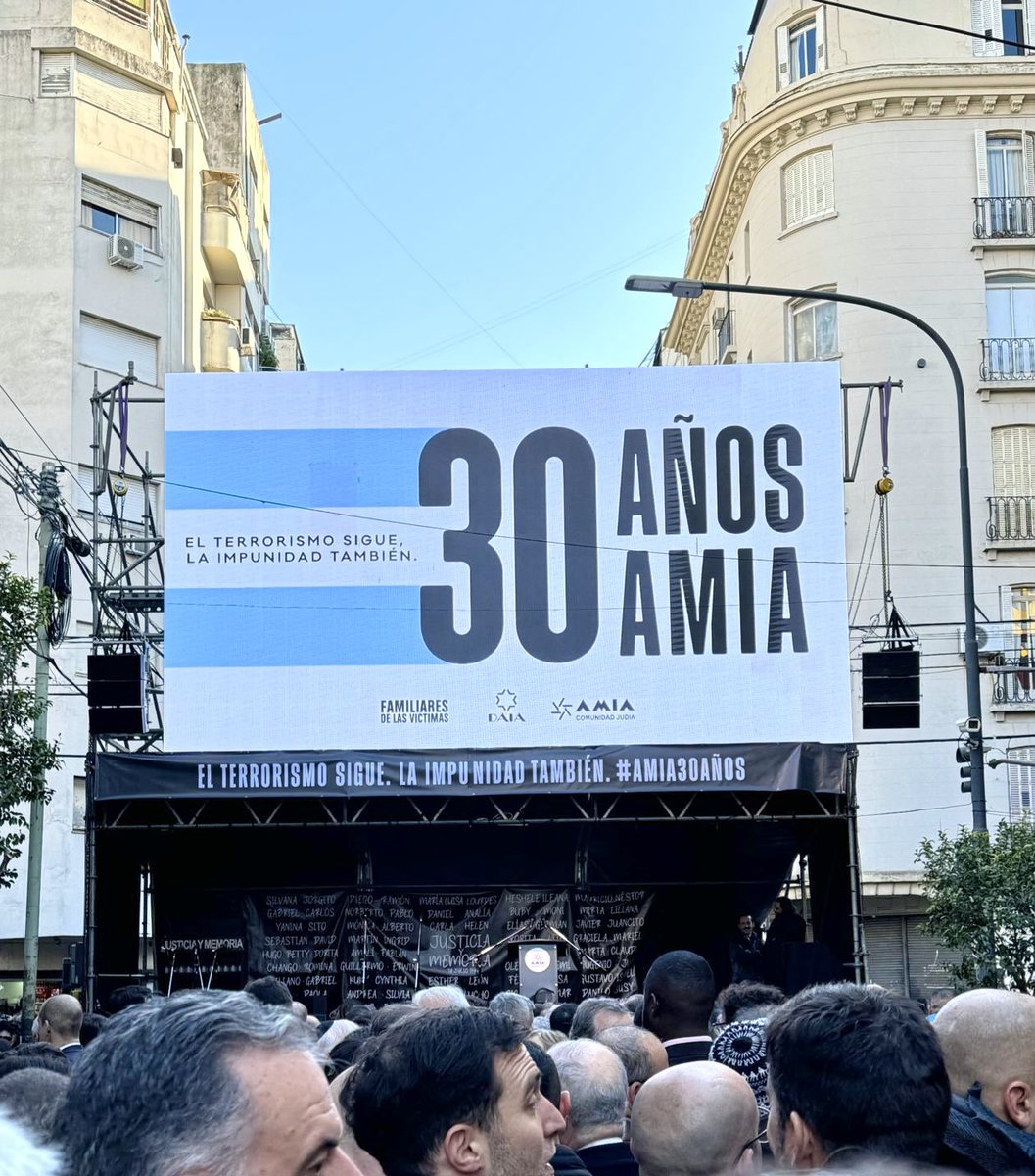 El atentado a la AMIA no fue un atentado contra la comunidad judia, sino contra el corazón de todos los argentinos.

No queremos nada menos que la verdad, y nada más que justicia. #AMIA30AÑOS