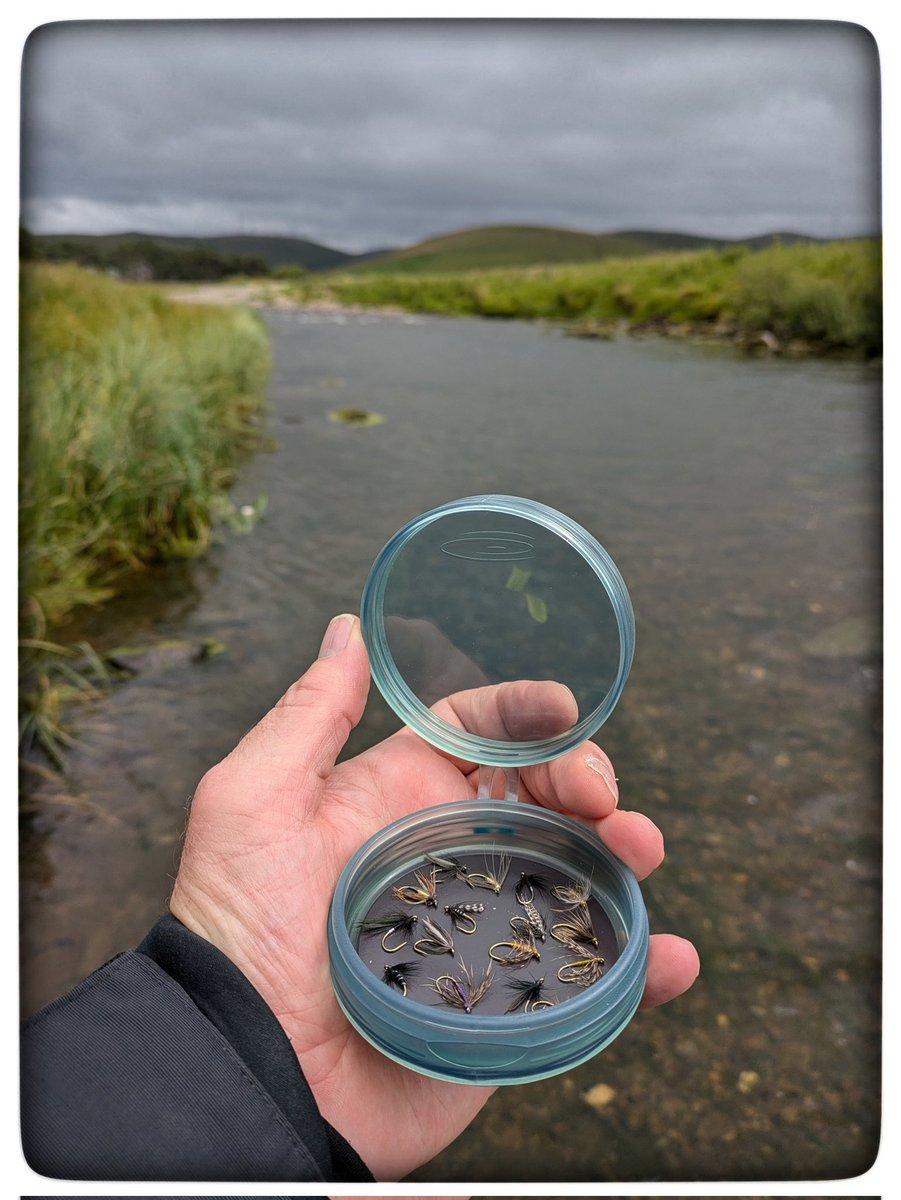 AllanMHutton's tweet photo. On the Upper Clyde! Which flies as should I choose? https://t.co/ItWMTYFwPN