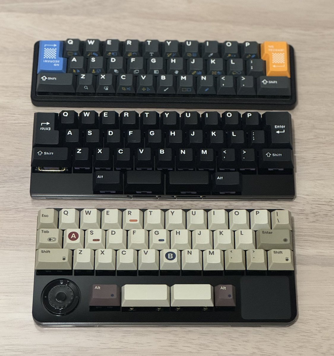 daraku__neko's tweet photo. 30キー台のIeneko達
Ieneko33R
Ieneko37R
Ieneko38RTR

#自作キーボード https://t.co/WOz2m2yaX5