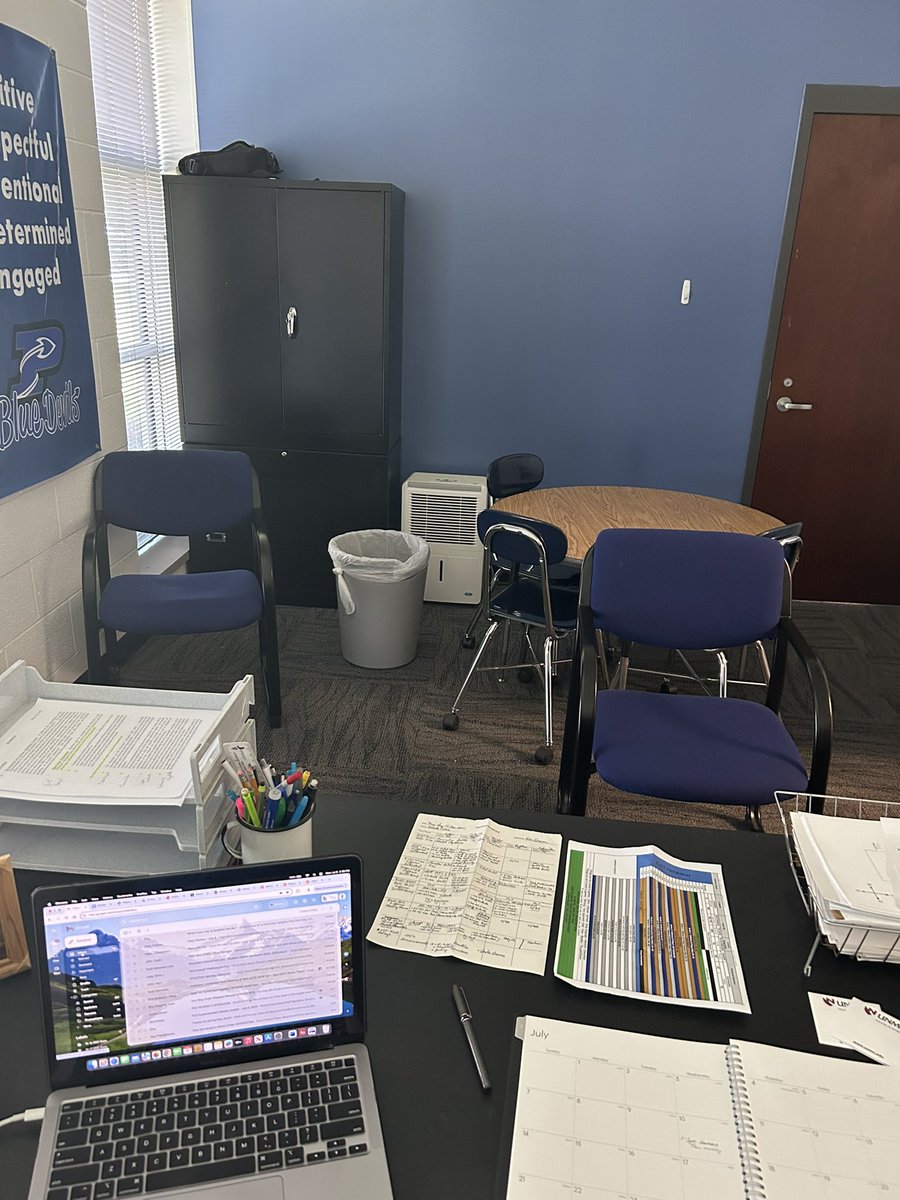 Tilsongr8d's tweet photo. So my life is changing a bit! My desk of 20 years & now the new desk. My official title & my poster(good guy or bad guy).#Deanlife https://t.co/IrxBZ8R3jS