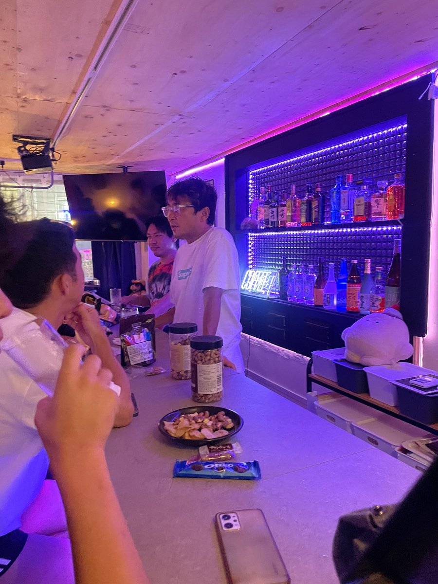 at_ig4's tweet photo. 箕輪さんがはっぴいはうすで人生相談会‼︎

待機中だったけど気になってみに行ったらガーシーさんがいた！笑

毎日、車内で箕輪さんに人生相談できるのは僕の特権‼︎ https://t.co/qwF5z8aIRU