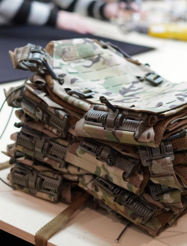 UkrainianArmor's tweet photo. Друзі, нам дуже потрібна ваша допомога, а саме розголос та підтримка!

Мова йде про забезпечення ЗСУ і про те, що десятки тисяч мобілізованих хлопців можуть залишитися без захисту. 
Держава блокує взаємодію та постачання між ЗСУ та вітчизняним виробництвом.

🧵